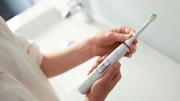 بهترین مسواک&zwnj;های برقی کدامند و چگونه آنها را پیدا کنیم؟